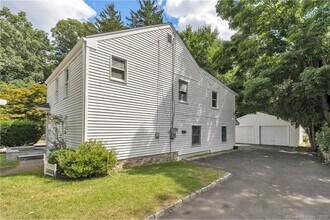 11 Hallmark Pl in Stamford, CT - Building Photo - Building Photo