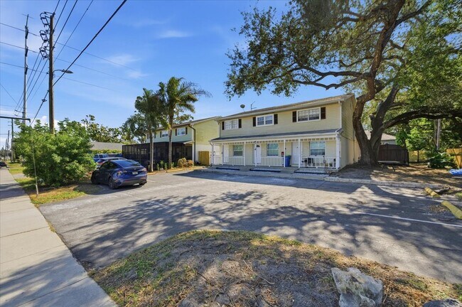 2810 62nd Ave N in St. Petersburg, FL - Foto de edificio - Building Photo