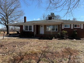 5703 North Carolina Hwy 150 in Maiden, NC - Building Photo