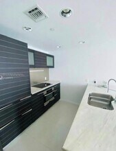 200 Biscayne Boulevard Way, Unit 3306 in Miami, FL - Building Photo - Building Photo