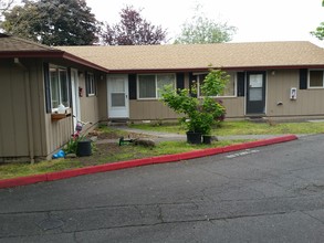 Tristy Ann Apartments in Troutdale, OR - Building Photo - Building Photo