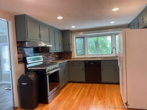 2 Robert St in Somers, CT - Building Photo - Building Photo