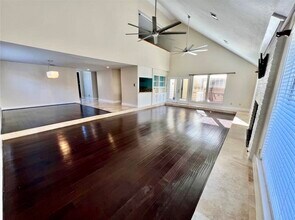 6726 Saffron Hills Dr in Spring, TX - Foto de edificio - Building Photo