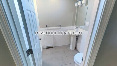 4 Weld Ave-Unit -1 in Boston, MA - Building Photo - Building Photo