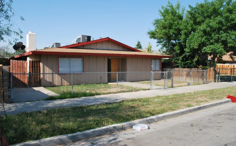 615 Grace St in Bakersfield, CA - Foto de edificio