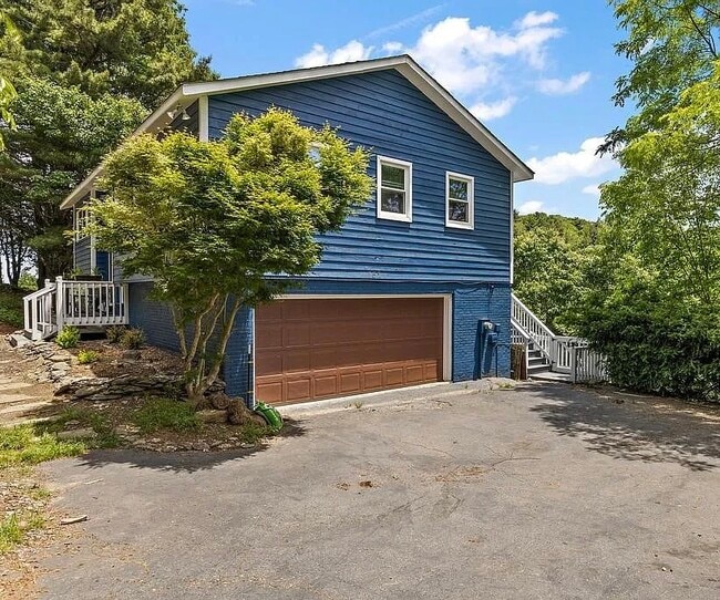property at 152 Slopes Ct