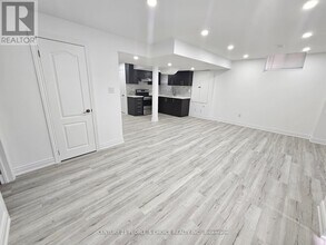 30 Bucksaw St in Brampton, ON - Building Photo - Building Photo