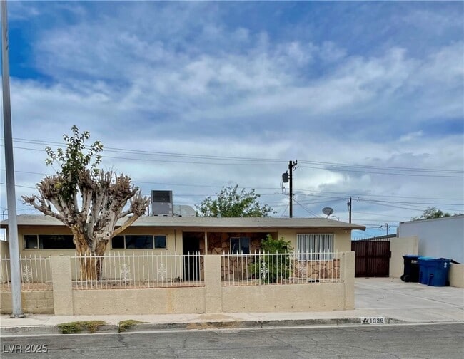 property at 1338 N Smoke Tree Ave