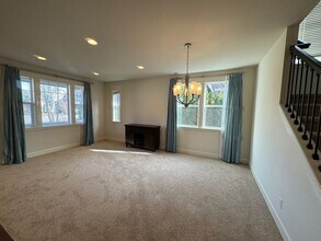 5619 NE 8th St in Renton, WA - Building Photo - Building Photo