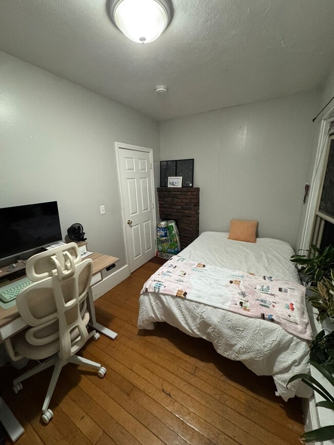 875 Beacon St, Unit 43 in Boston, MA - Building Photo - Building Photo