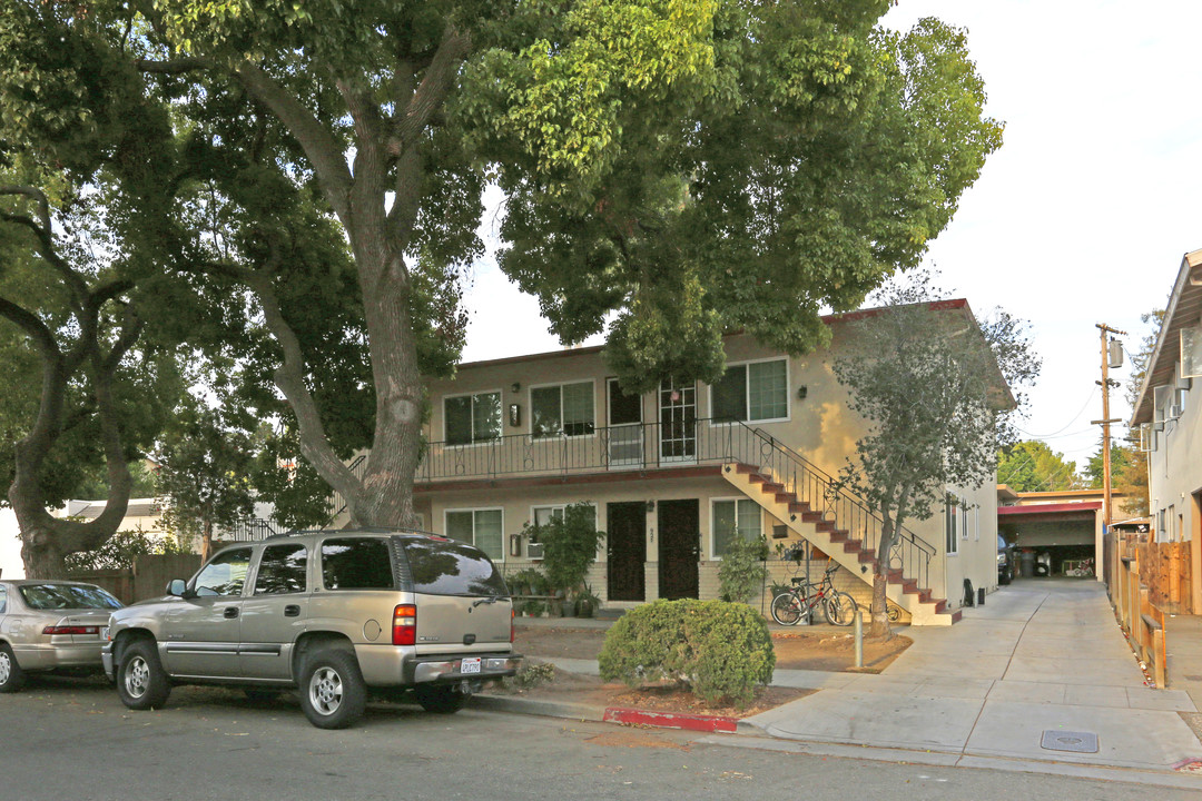 925 Delbert Way in San Jose, CA - Building Photo