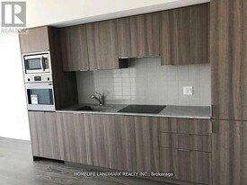 11 Wellesley St W in Toronto, ON - Building Photo