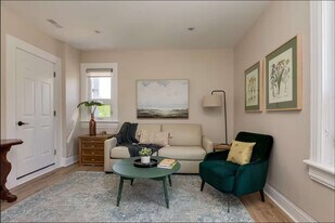1366 Queen St E in Toronto, ON - Building Photo