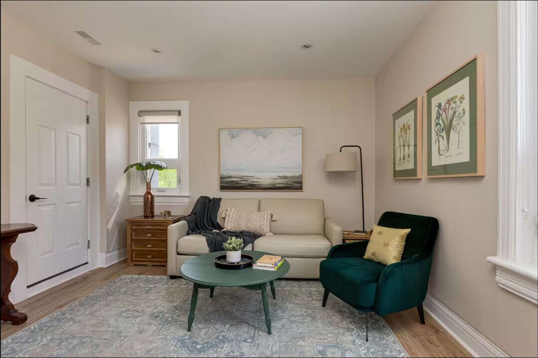 1366 Queen St E in Toronto, ON - Building Photo