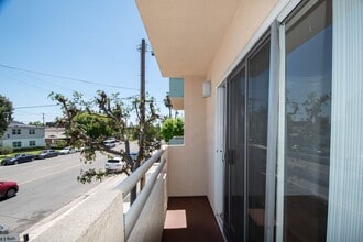 6041 Fulton Ave in Los Angeles, CA - Building Photo - Building Photo