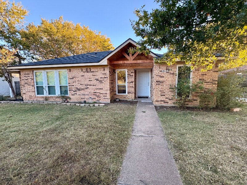 806 Wildwood Ln in Grapevine, TX - Building Photo