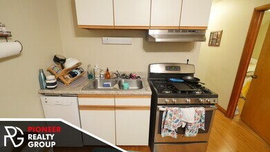 1520 W Melrose St, Unit 1F in Chicago, IL - Building Photo - Building Photo