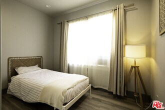 1559 1/2 S Harvard Blvd in Los Angeles, CA - Building Photo - Building Photo