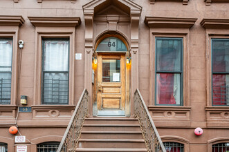 64 E 131st St in New York, NY - Foto de edificio - Building Photo