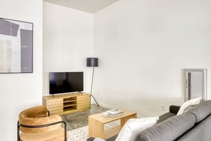 330 3rd Ave W in Seattle, WA - Building Photo