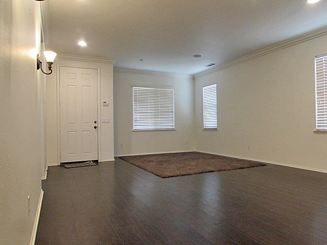 16530 Stonecreek Dr in Fontana, CA - Building Photo - Building Photo