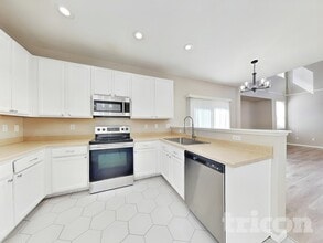 14458 E 101st Pl in Commerce City, CO - Building Photo - Building Photo