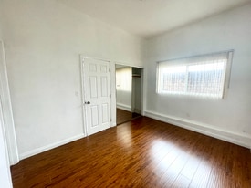 2177 W Crestwood Ln in Anaheim, CA - Building Photo