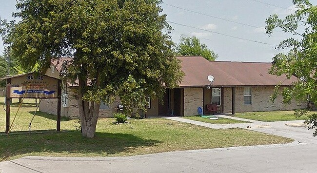 1200 Goliad St in Runge, TX - Building Photo - Building Photo
