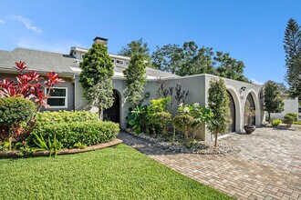 2134 Serpentine Cir S in St. Petersburg, FL - Building Photo - Building Photo