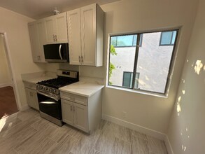 1906 Pelham Ave in Los Angeles, CA - Building Photo - Building Photo