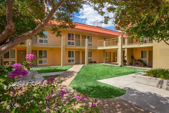 The Palms on Lamar in Austin, TX - Foto de edificio - Building Photo