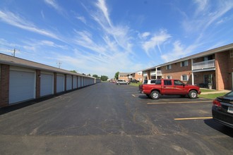 Maplewood in De Pere, WI - Foto de edificio - Building Photo