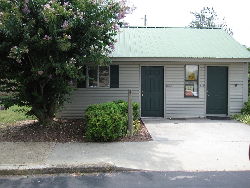 Emerald Court in Albertville, AL - Building Photo