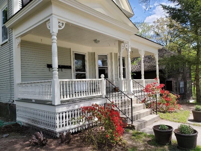 10 High St in Ayer, MA - Building Photo