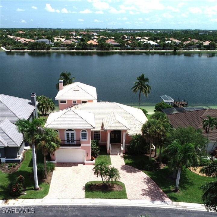 5460 Harborage Dr in Ft. Myers, FL - Foto de edificio