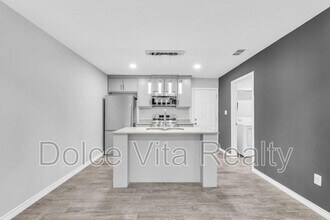 1001 W Sunset Valley St in Alton, TX - Foto de edificio - Building Photo