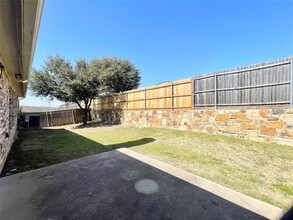 8441 Little Fawn Ln in Dallas, TX - Building Photo - Building Photo