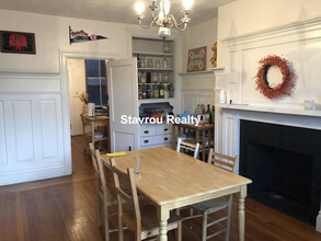 1681 Beacon St, Unit 1 in Brookline, MA - Foto de edificio - Building Photo