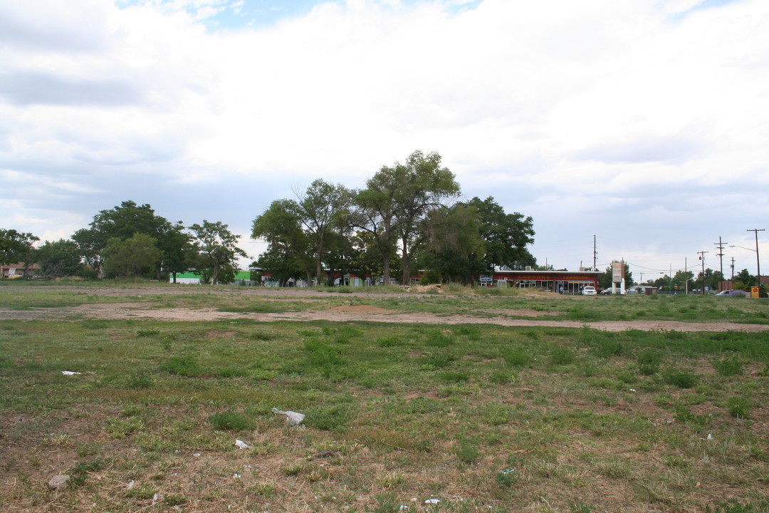 6251 Ivy Way in Commerce City, CO - Foto de edificio