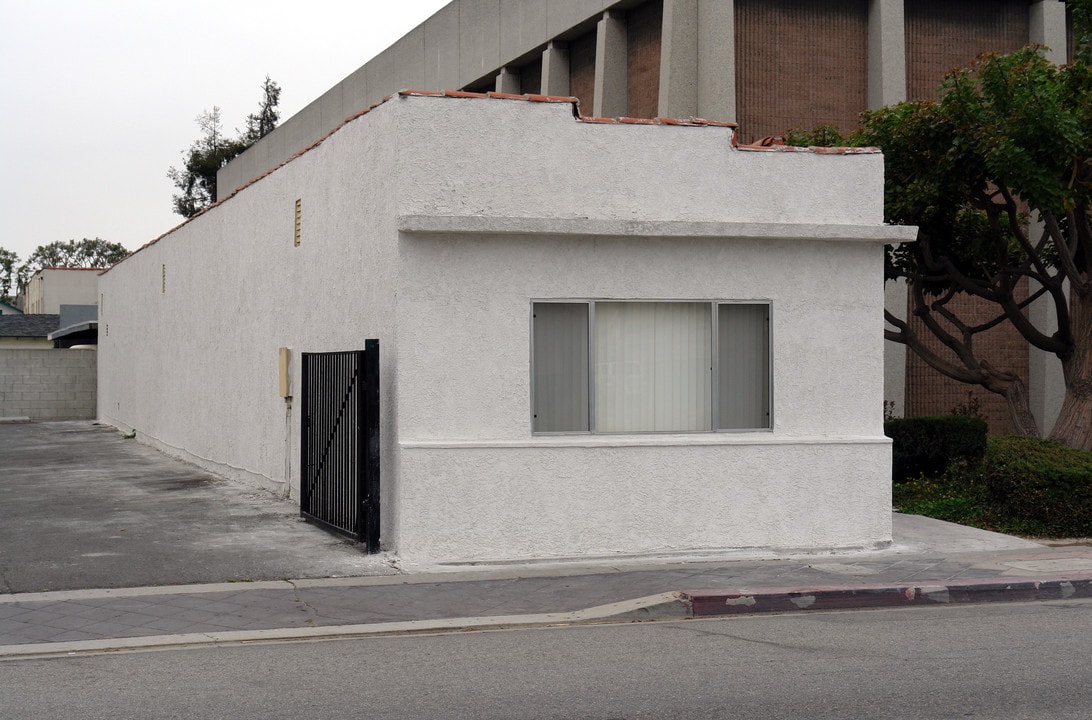 139 W Manchester Blvd in Inglewood, CA - Foto de edificio