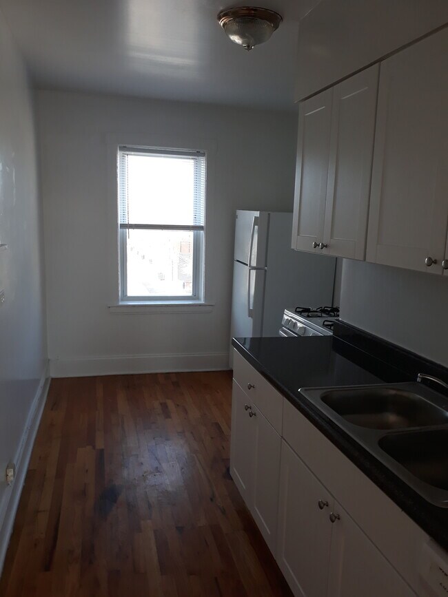 3050 W Berteau Ave, Unit 3 photo'