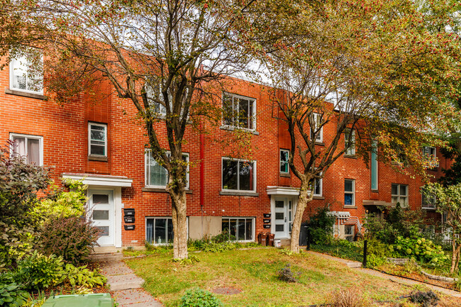 2261 Beaconsfield Av in Montréal, QC - Building Photo - Primary Photo