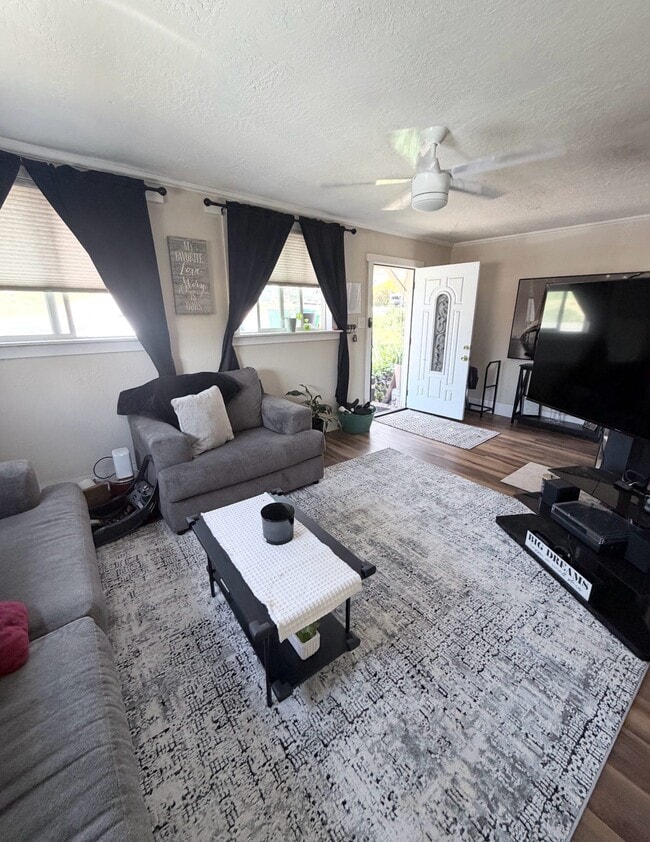 1244 La Barr Mdws Rd in Grass Valley, CA - Building Photo - Building Photo