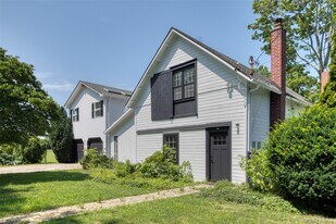 270 North St in Cutchogue, NY - Building Photo