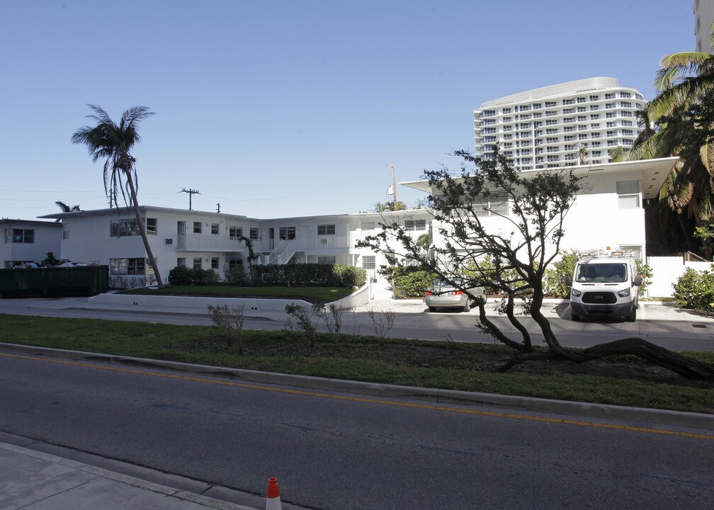 Tarrymore Apartments in Fort Lauderdale, FL - Building Photo