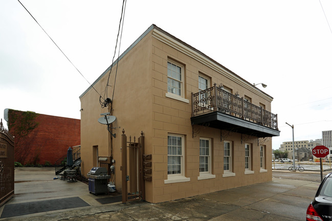 300 St Michael St in Mobile, AL - Foto de edificio - Building Photo