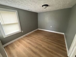 634 W 14th Ave in Hutchinson, KS - Foto de edificio - Building Photo