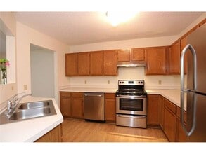 7689 Nicholas Way in Chanhassen, MN - Building Photo - Building Photo