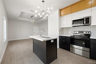 12 Sugar Gdn Dr in Pharr, TX - Building Photo - Building Photo