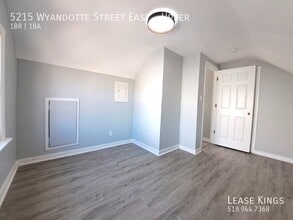 5215 Wyandotte St E in Windsor, ON - Building Photo - Building Photo